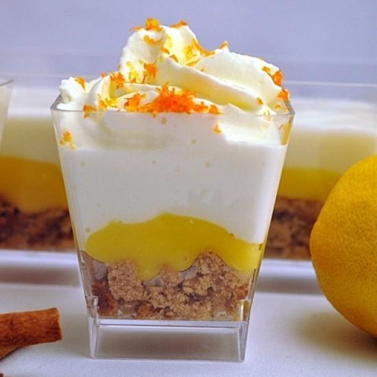 Rezeptbild: Verrines mit Orange Curd, Zitronen Chantilly und Lebkuchen