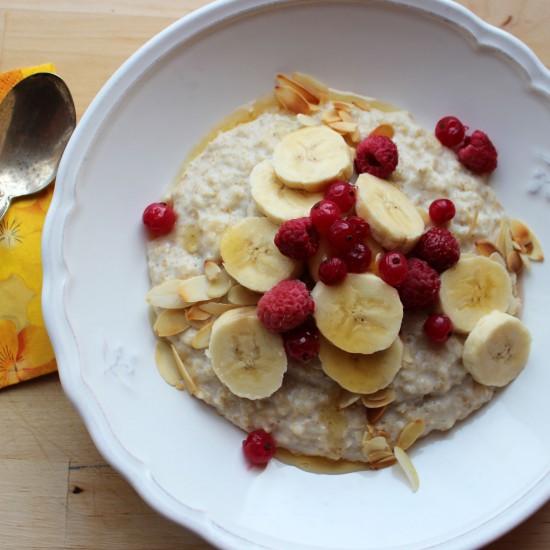 Rezeptbild: Porridge mit Honig und Früchten