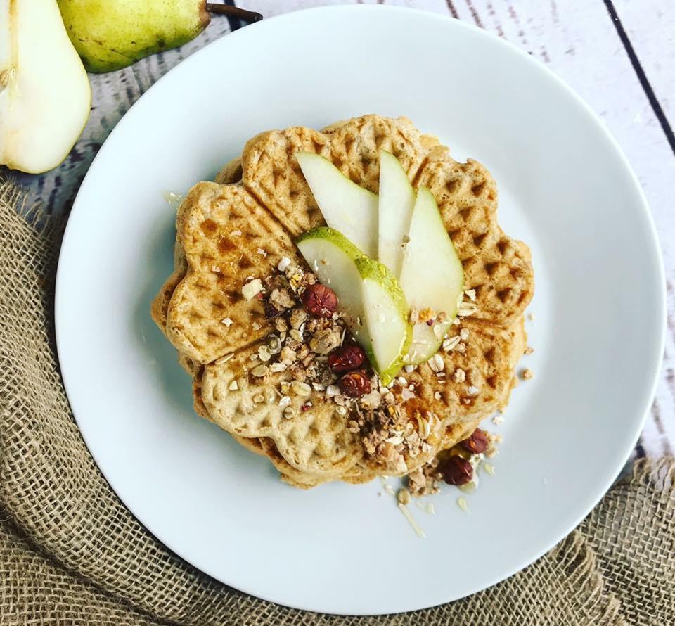 Rezeptbild: Vollkornwaffeln mit Honig Granola Topping