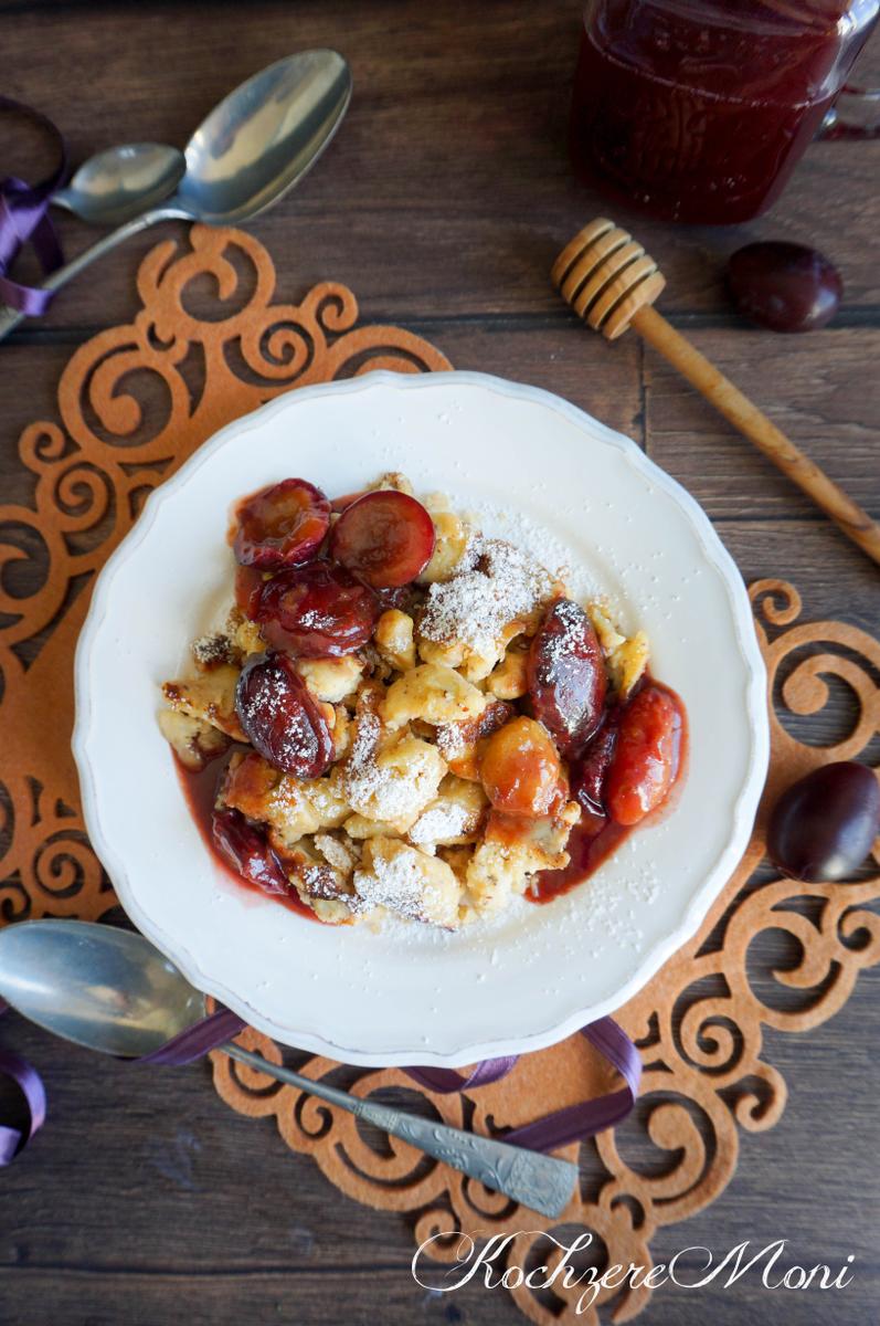 Rezeptbild: Nuss Schmarrn mit Zwetschgensoße
