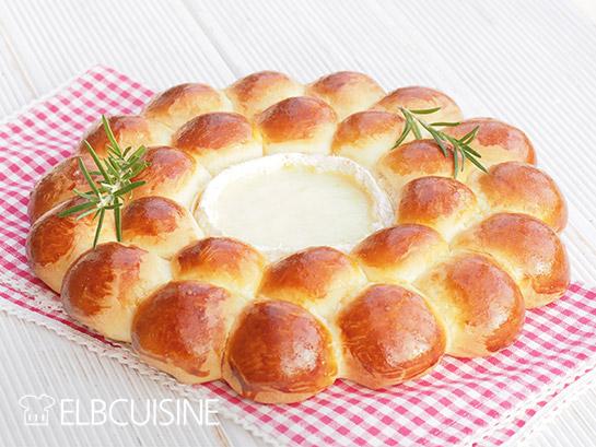 Rezeptbild: Leckerer Ofenkäse im Partystyle mit hübschem Brotkranz