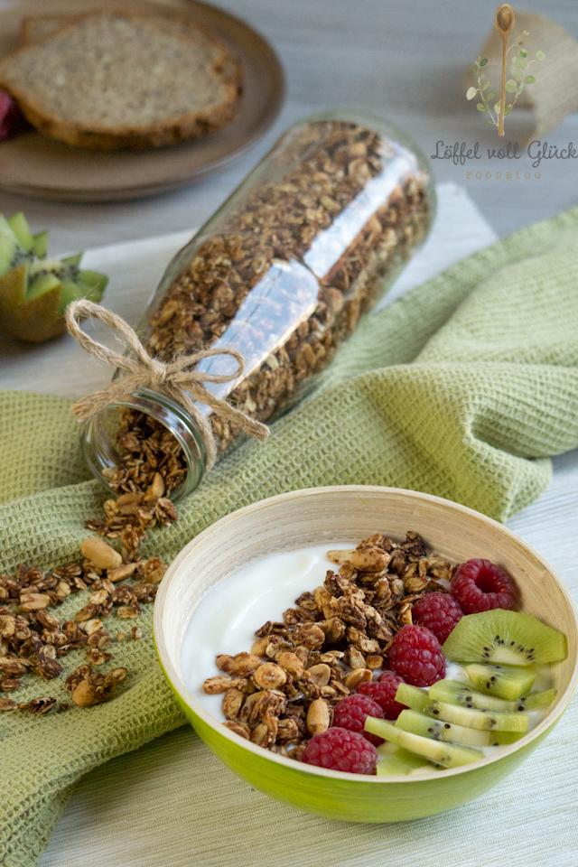 Rezeptbild: Peanut Butter Granola / Erdnuss-Müsli