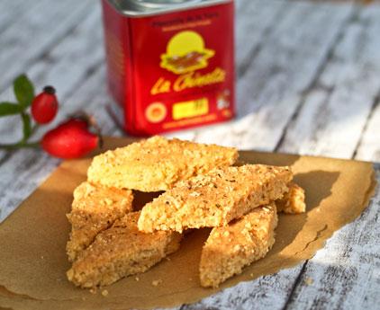 Rezeptbild: Shortbread mit Parmesan, Pinienkernen und geräuchertem Paprika 