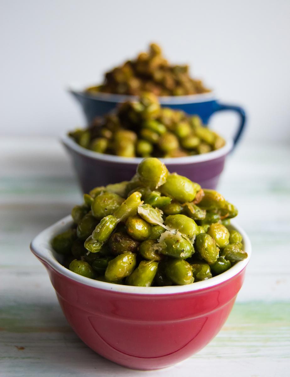 Rezeptbild: Geröstete Edamame in drei Varianten