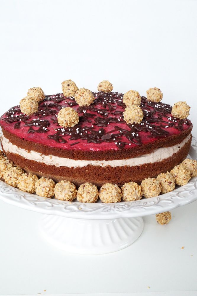 Rezeptbild: Schokoladentorte mit einer Nougat Mascarpone und Himbeercreme 