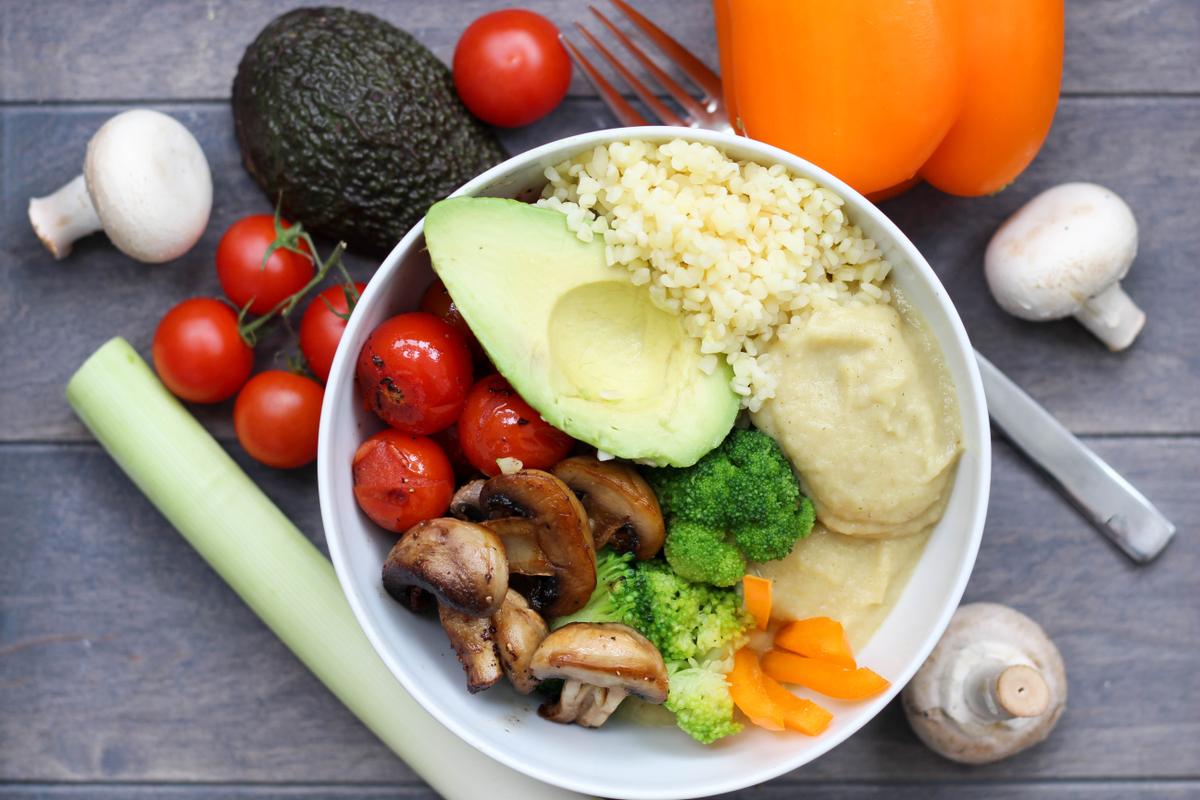 Rezeptbild: Vegane Pastinakenpüree Bowl mit Bulgur 