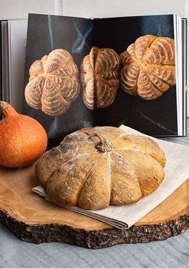Rezeptbild: Sauerteig-Kürbisbrot