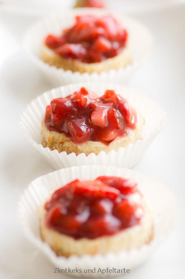 Rezeptbild: Leichte Mini-Cheesecakes mit Erdbeeren