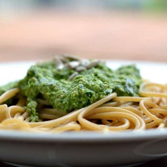 Rezeptbild: Pesto aus Kohlrabiblättern