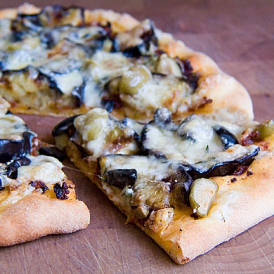 Rezeptbild: Auberginenpizza mit Oliven