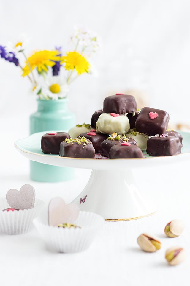 Rezeptbild: Pistazien-Mandel-Pralinen