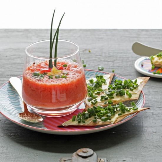 Rezeptbild: Beschwippstes Melonenüppchen mit Schnittlauch-Knusperrauten