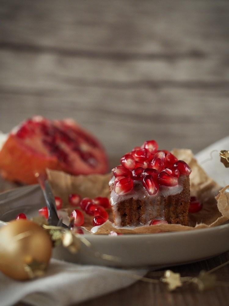 Rezeptbild: Gewürzkuchen mit Ingwer und Granatapfel