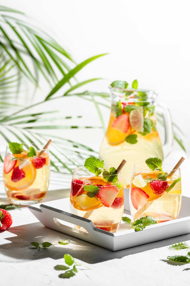 Rezeptbild: Weiße Sangria ‚de Cava‘ mit Weißwein & Sekt