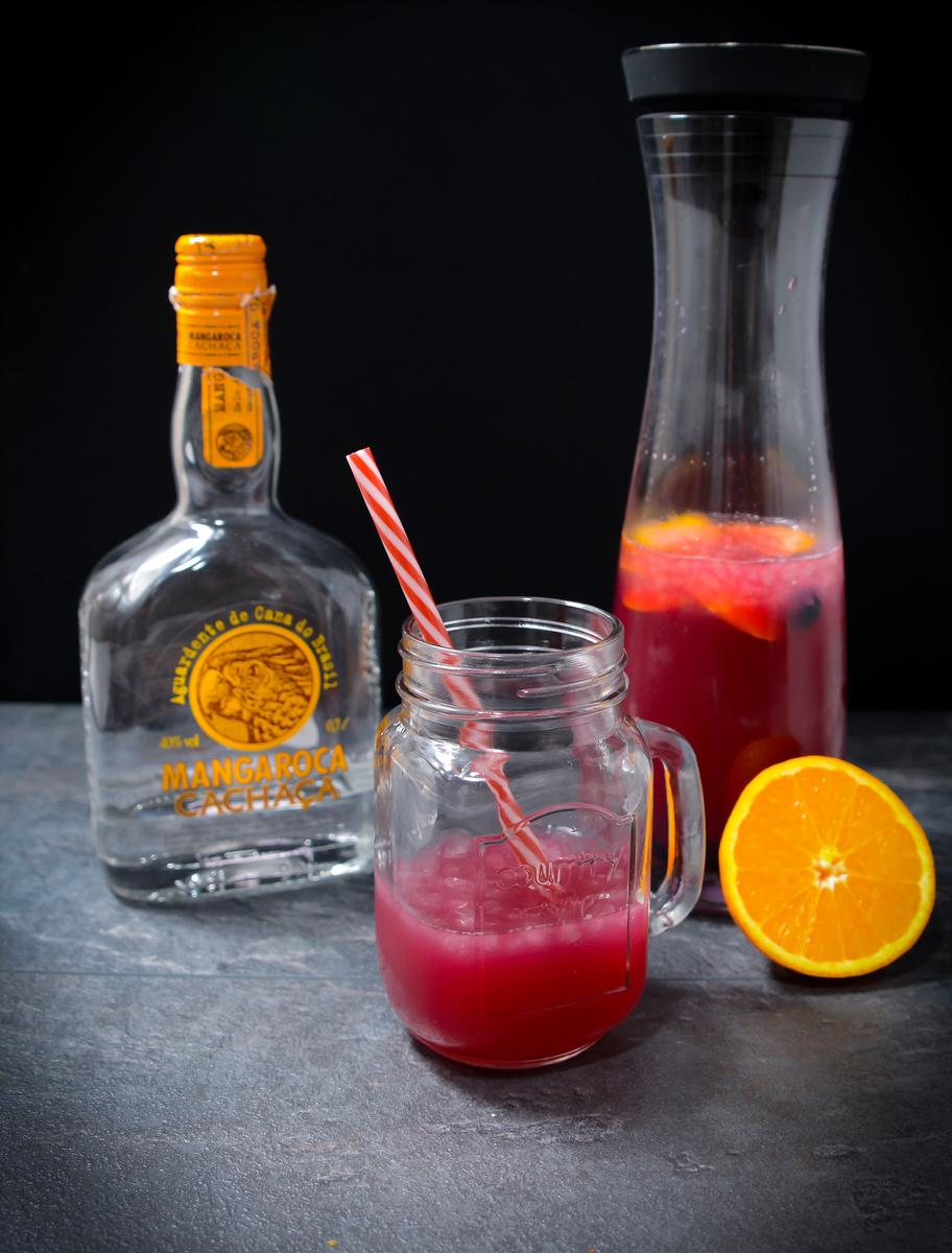 Rezeptbild: Frühlingscocktail mit Melone, Orange, Limette, Trauben und Blaubeeren