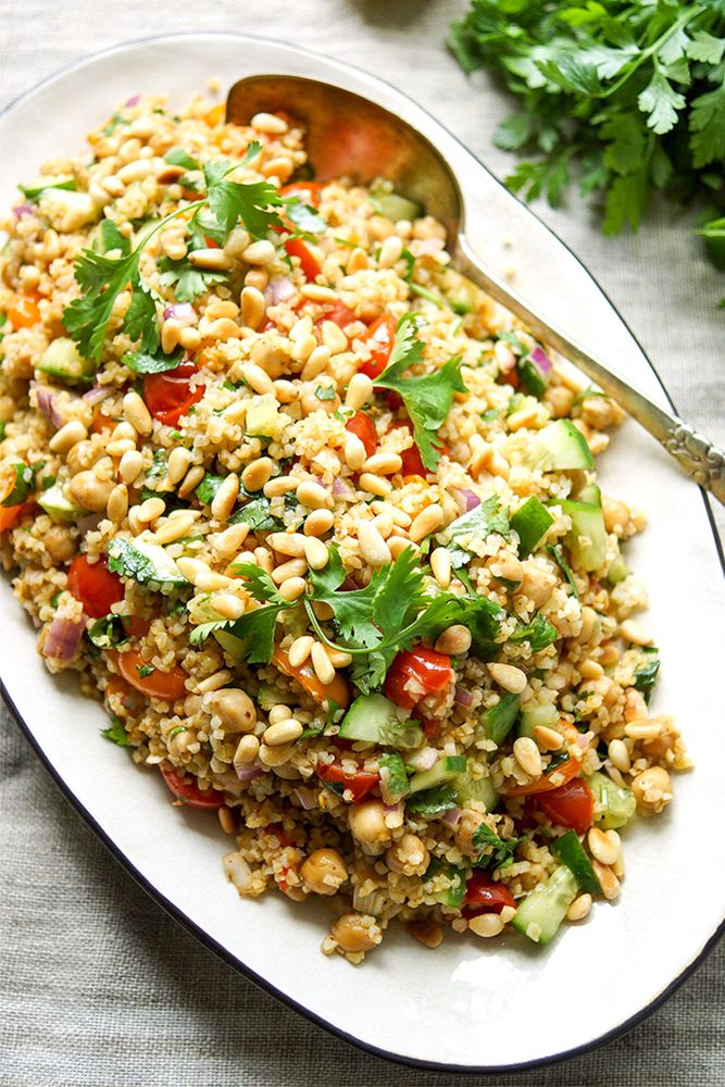 Rezeptbild: Orientalischer Bulgur-Salat mit gerösteten Tomaten und Kichererbsen