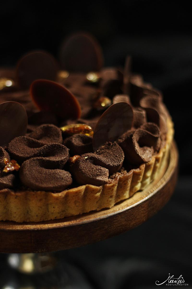 Rezeptbild: Schokoladen-Vanilletarte mit karamellisierten Pecannüssen